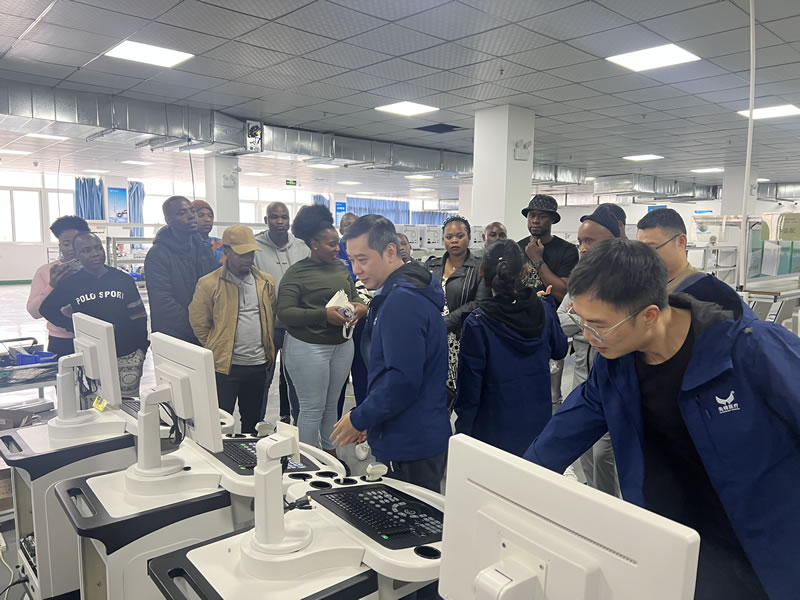 綿陽(yáng)非洲留學(xué)生團(tuán)參訪我司工廠，共促中外國(guó)際交流與商務(wù)合作新篇章！5.jpg